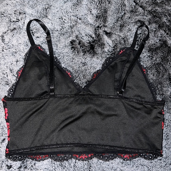 M red and black lace top - Picture 2 of 2